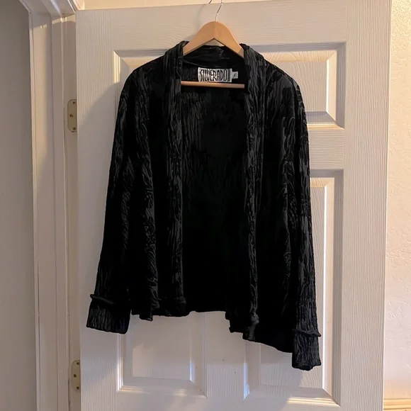 Beautiful Jacquard Jacket - Picture 1 of 5